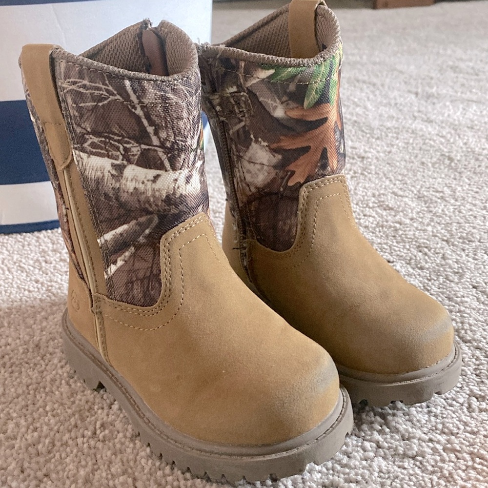 Magellan boots